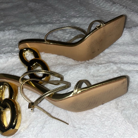 FARAH ANKLE STRAP SQUARE TOE GOLD CHAIN HEEL IN GOLD FAUX LEATHER - Picture 5 of 6